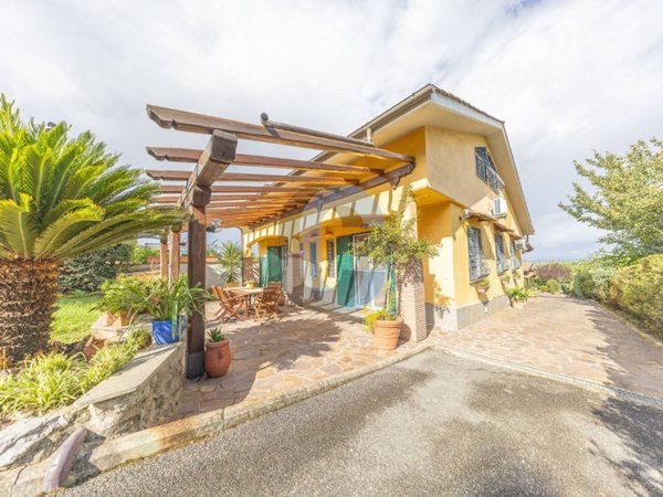 casa indipendente in vendita a Marino