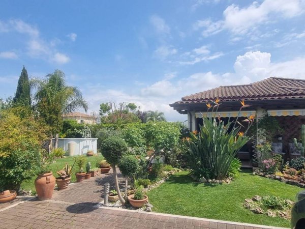 casa indipendente in vendita a Marino in zona Frattocchie