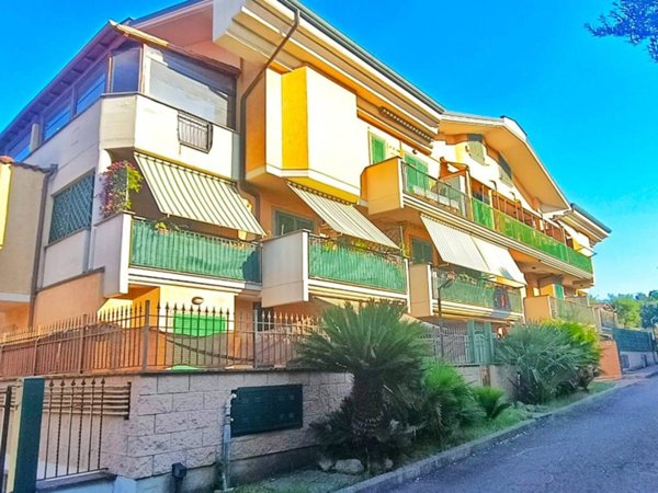 appartamento in vendita a Marino in zona Poggio delle Mole