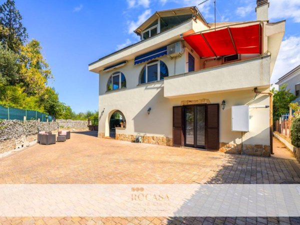 casa indipendente in vendita a Marino in zona Frattocchie