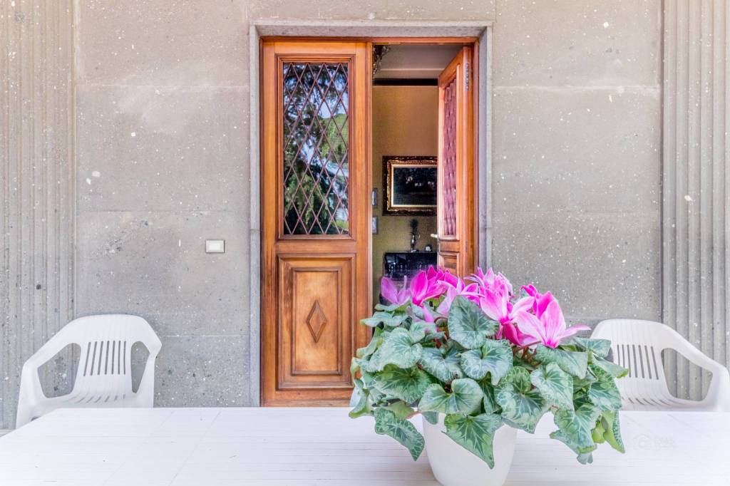 casa indipendente in vendita a Marino in zona Due Santi