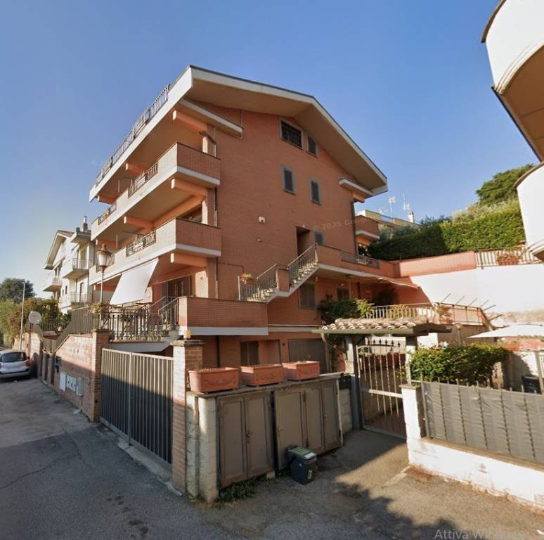 appartamento in vendita a Marino in zona Poggio delle Mole