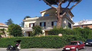 casa indipendente in vendita a Marino