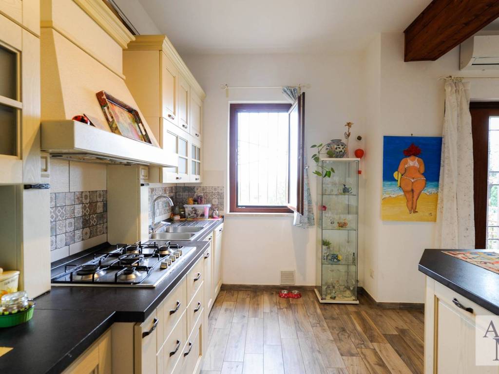 casa indipendente in vendita a Marino in zona Castelluccia