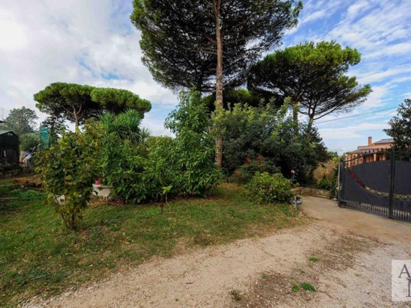 casa indipendente in vendita a Marino in zona Santa Maria delle Mole