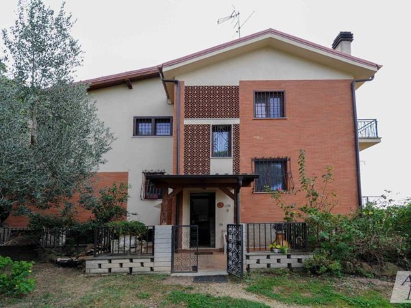 casa indipendente in vendita a Marino in zona Castelluccia