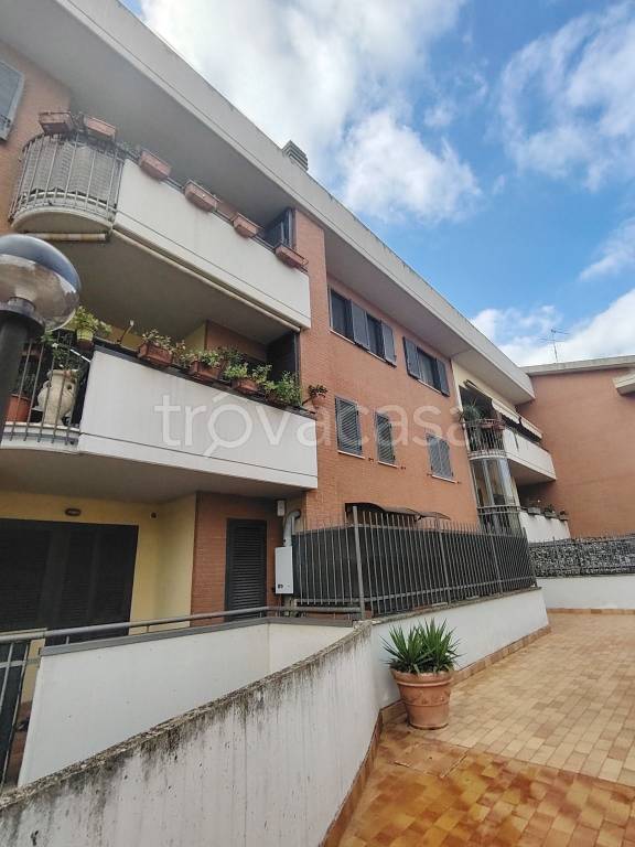 appartamento in vendita a Marino in zona Poggio delle Mole