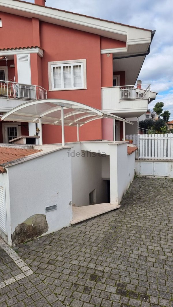 appartamento in vendita a Marino in zona Santa Maria delle Mole