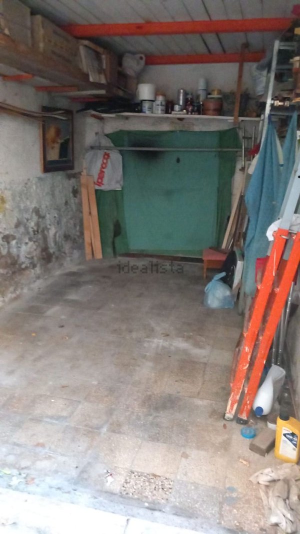 locale di sgombero in vendita a Marino