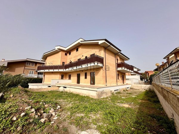 appartamento in vendita a Marino in zona Santa Maria delle Mole