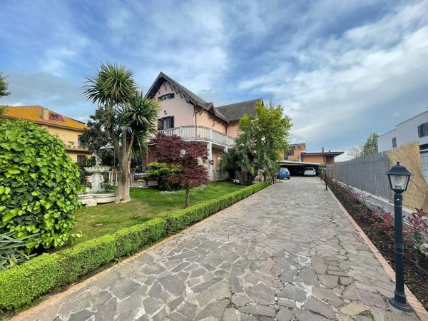 casa indipendente in vendita a Marino