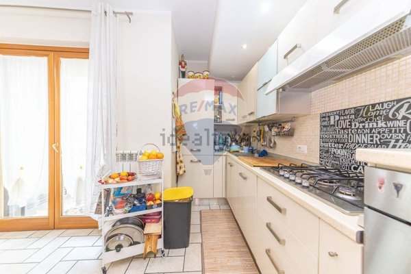 appartamento in vendita a Marino in zona Poggio delle Mole