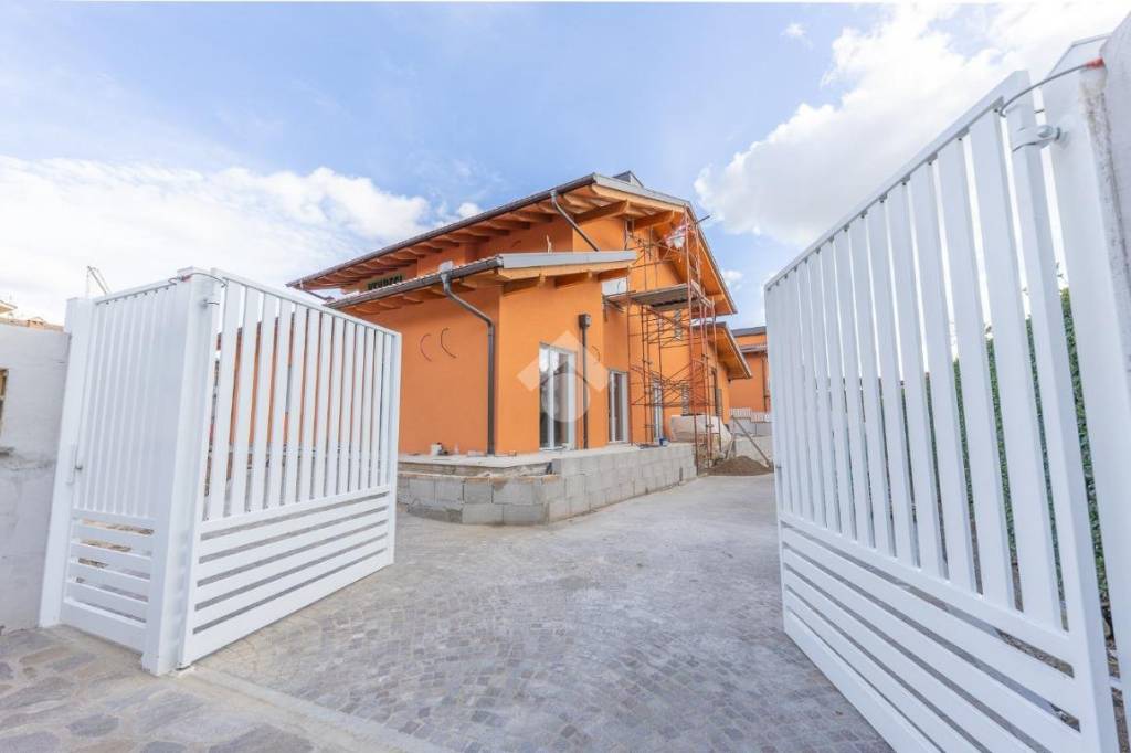 casa indipendente in vendita a Marino in zona Santa Maria delle Mole