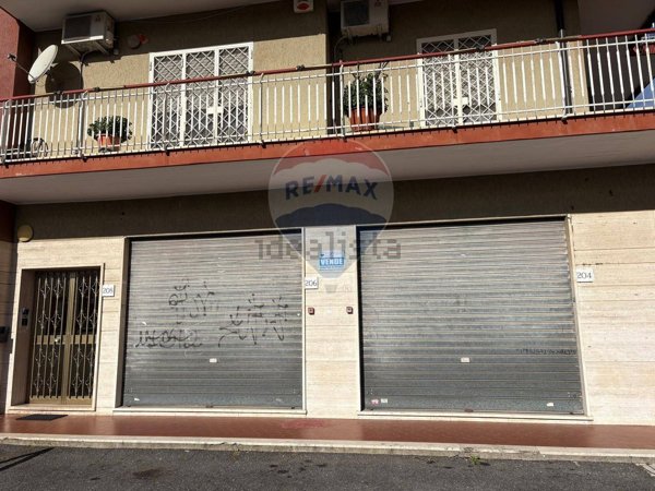 locale commerciale in vendita a Marino in zona Santa Maria delle Mole
