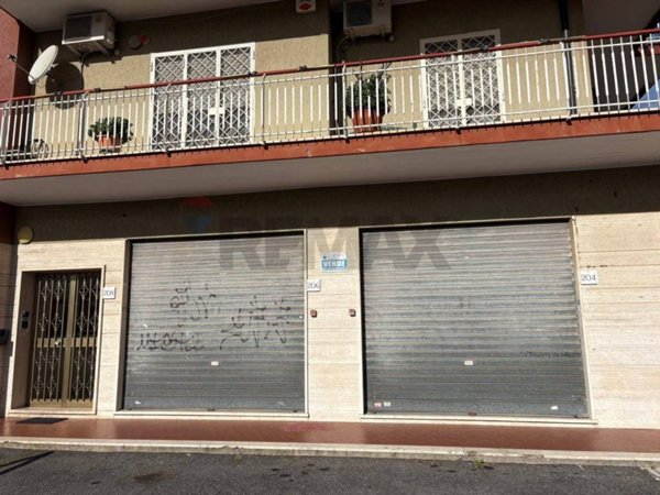 negozio in vendita a Marino in zona Santa Maria delle Mole