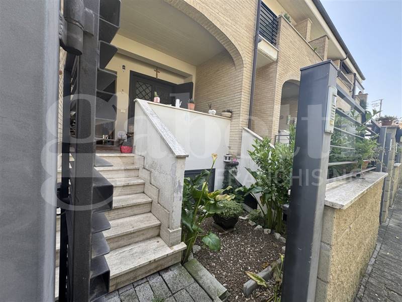 casa indipendente in vendita a Marino in zona Castelluccia