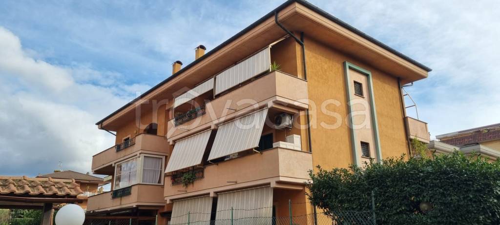 appartamento in vendita a Marino in zona Poggio delle Mole