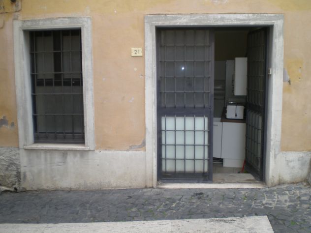 locale commerciale in vendita a Marino