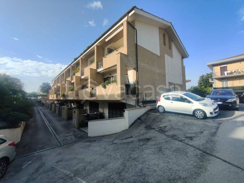 casa indipendente in vendita a Marino in zona Castelluccia