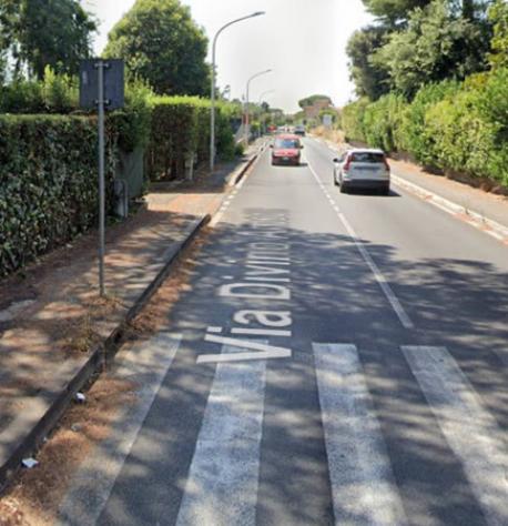 locale commerciale in vendita a Marino in zona Frattocchie