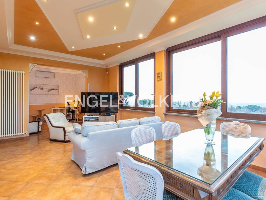 casa indipendente in vendita a Marino in zona Due Santi