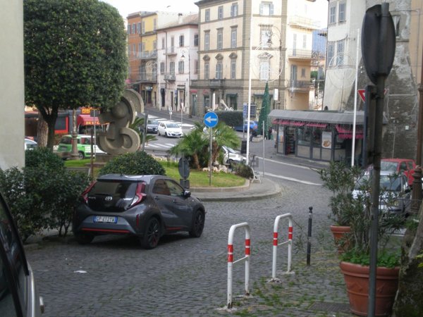 locale commerciale in vendita a Marino