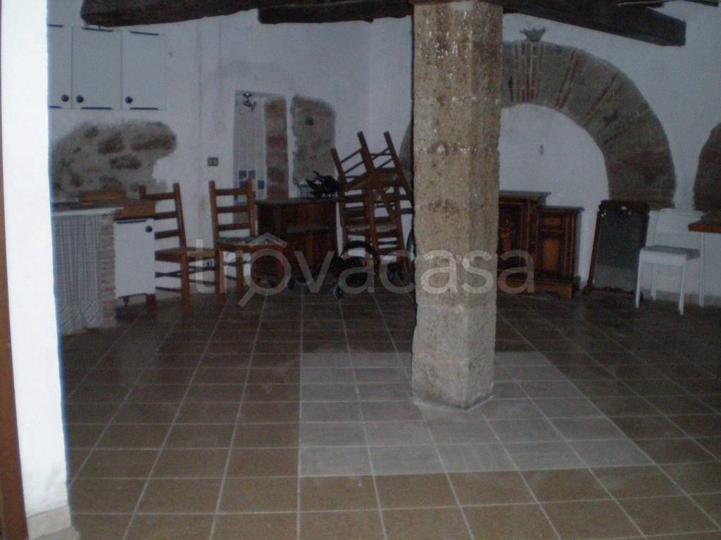 locale commerciale in vendita a Marino