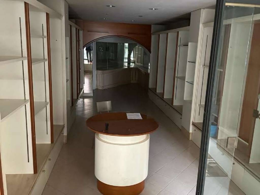 negozio in vendita a Marino