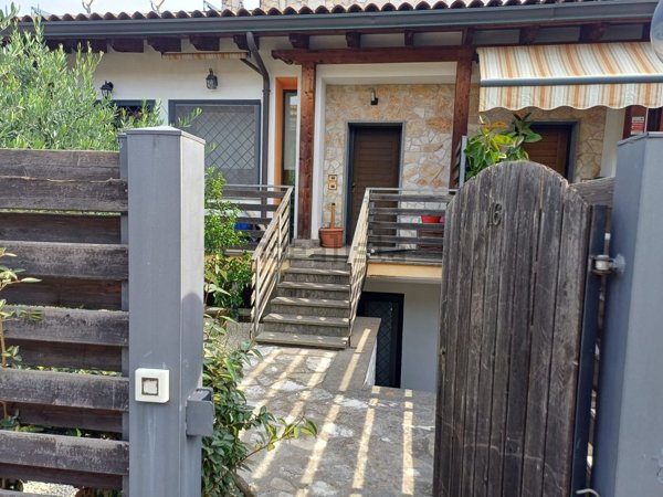 casa indipendente in vendita a Marino in zona Santa Maria delle Mole