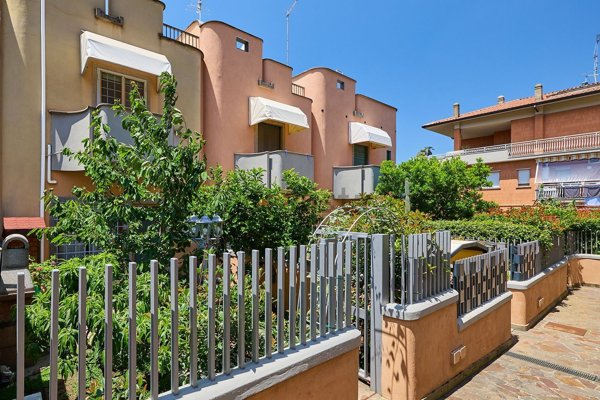 casa indipendente in vendita a Marino in zona Santa Maria delle Mole