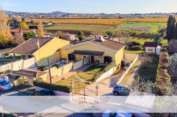 casa indipendente in vendita a Marino in zona Frattocchie