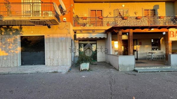 locale commerciale in vendita a Marino