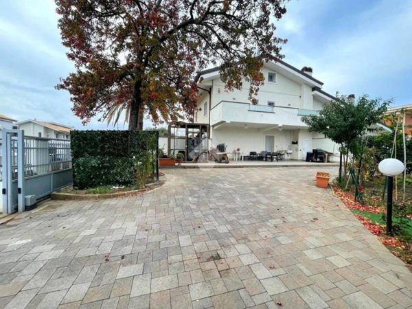 casa indipendente in vendita a Marino in zona Frattocchie