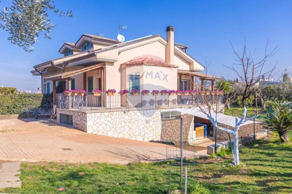 casa indipendente in vendita a Marino in zona Poggio delle Mole