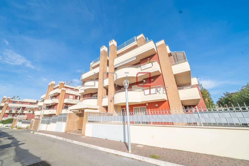 appartamento in vendita a Marino in zona Santa Maria delle Mole