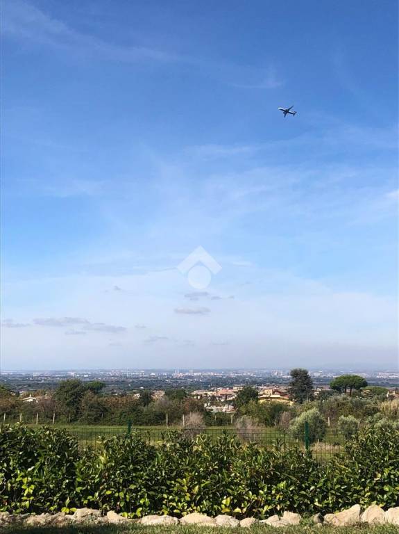 casa indipendente in vendita a Marino in zona Due Santi