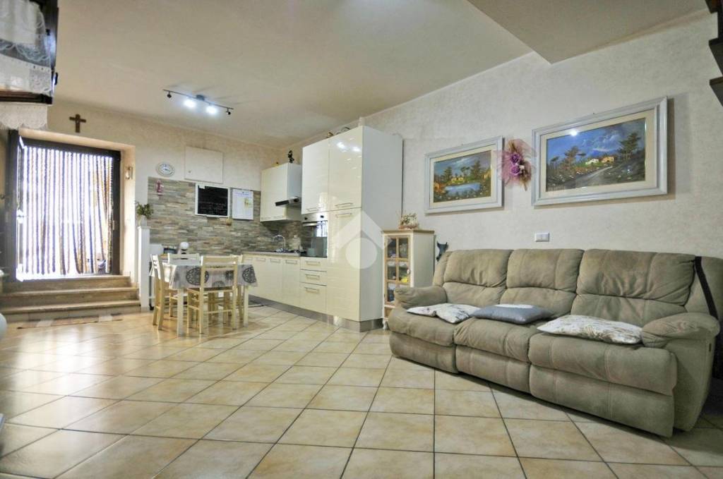 appartamento in vendita a Marino in zona Due Santi