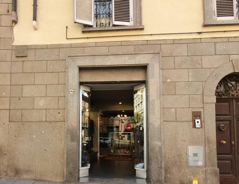 locale commerciale in vendita a Marino