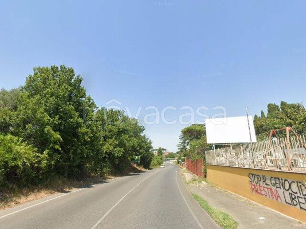 locale commerciale in vendita a Marino in zona Castelluccia