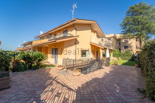 casa indipendente in vendita a Marino