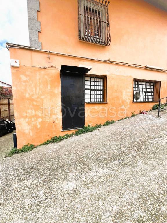 negozio in vendita a Marino in zona Poggio delle Mole