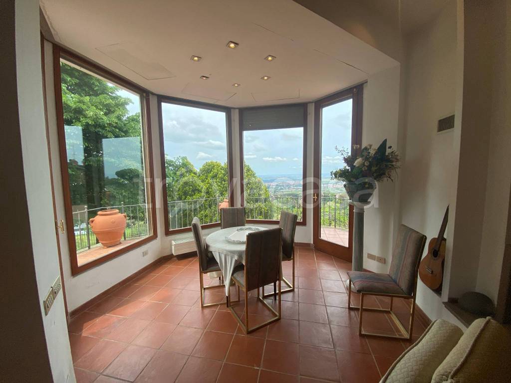 casa indipendente in vendita a Marino in zona Due Santi