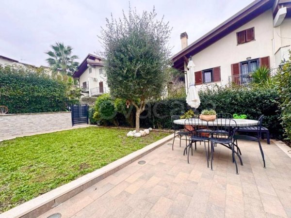 casa indipendente in vendita a Marino