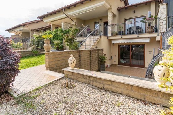 casa indipendente in vendita a Marino in zona Castelluccia