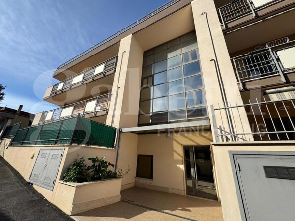 appartamento in vendita a Marino in zona Poggio delle Mole