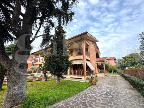 casa indipendente in vendita a Marino in zona Santa Maria delle Mole