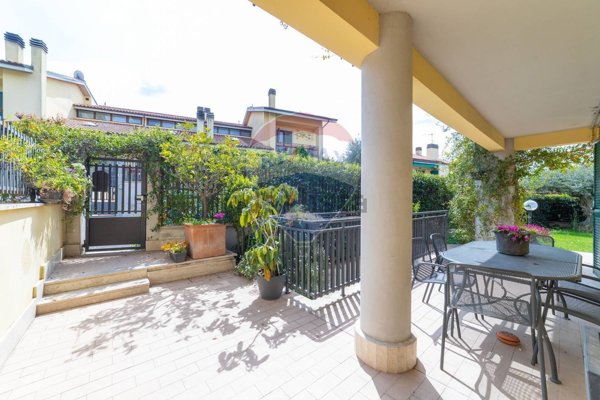 casa indipendente in vendita a Marino