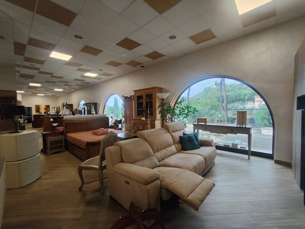 intera palazzina in vendita a Marino