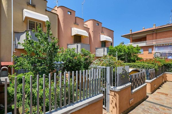 casa indipendente in vendita a Marino in zona Santa Maria delle Mole