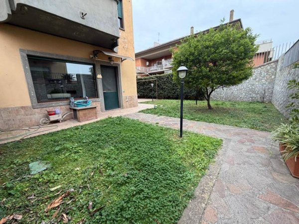 casa indipendente in vendita a Marino in zona Santa Maria delle Mole